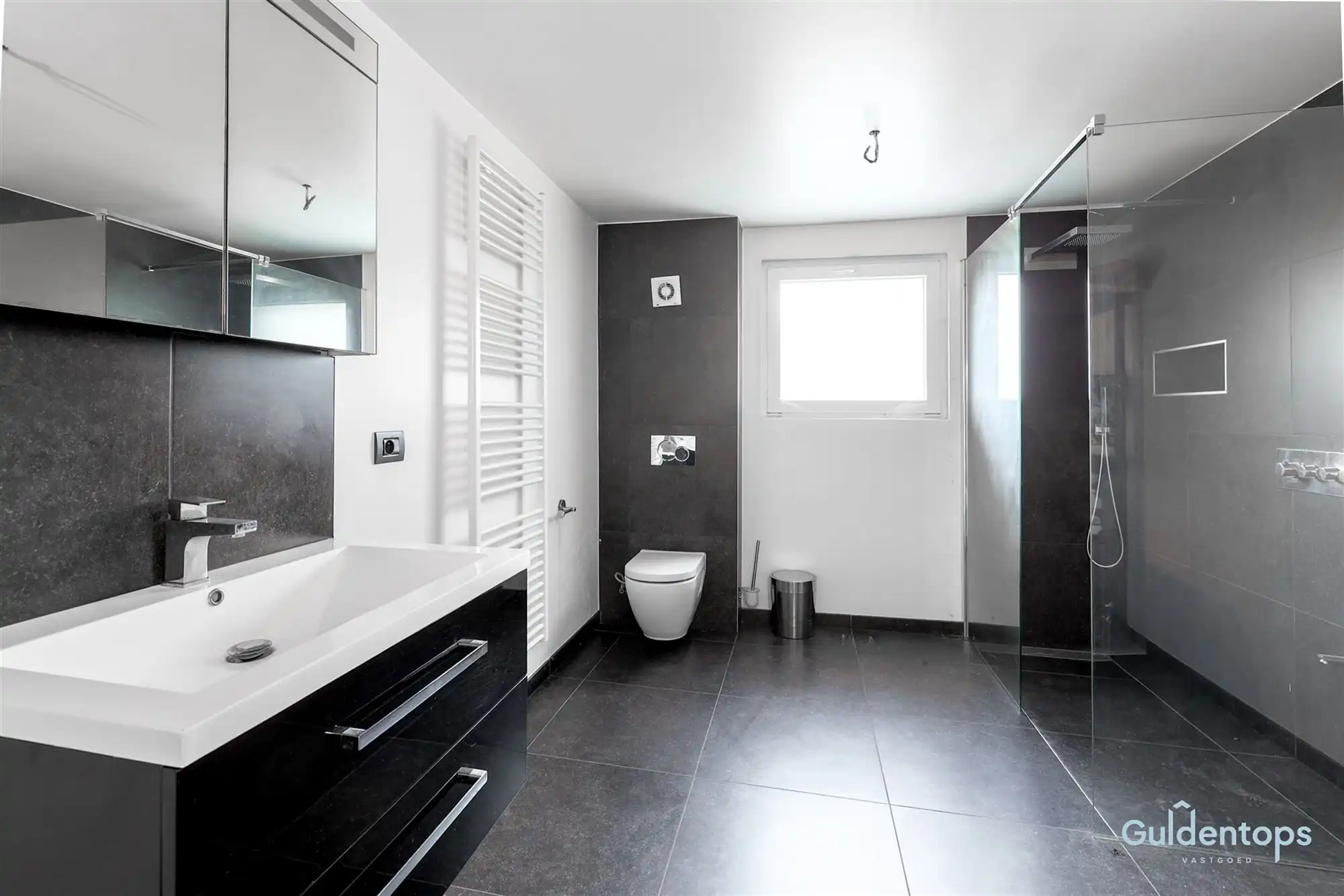 Knappe ruime woning op absolute toplocatie foto 4