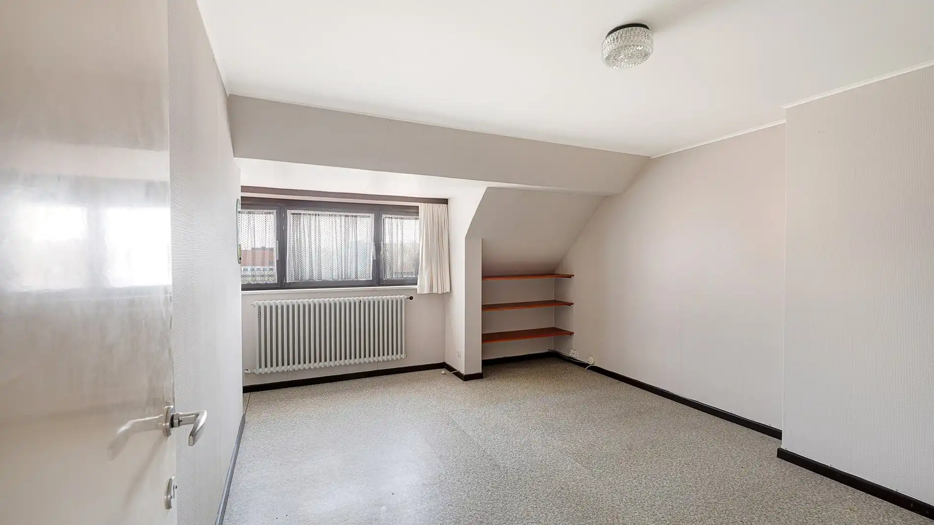 Huis met groot volume en garage te Knokke foto 22