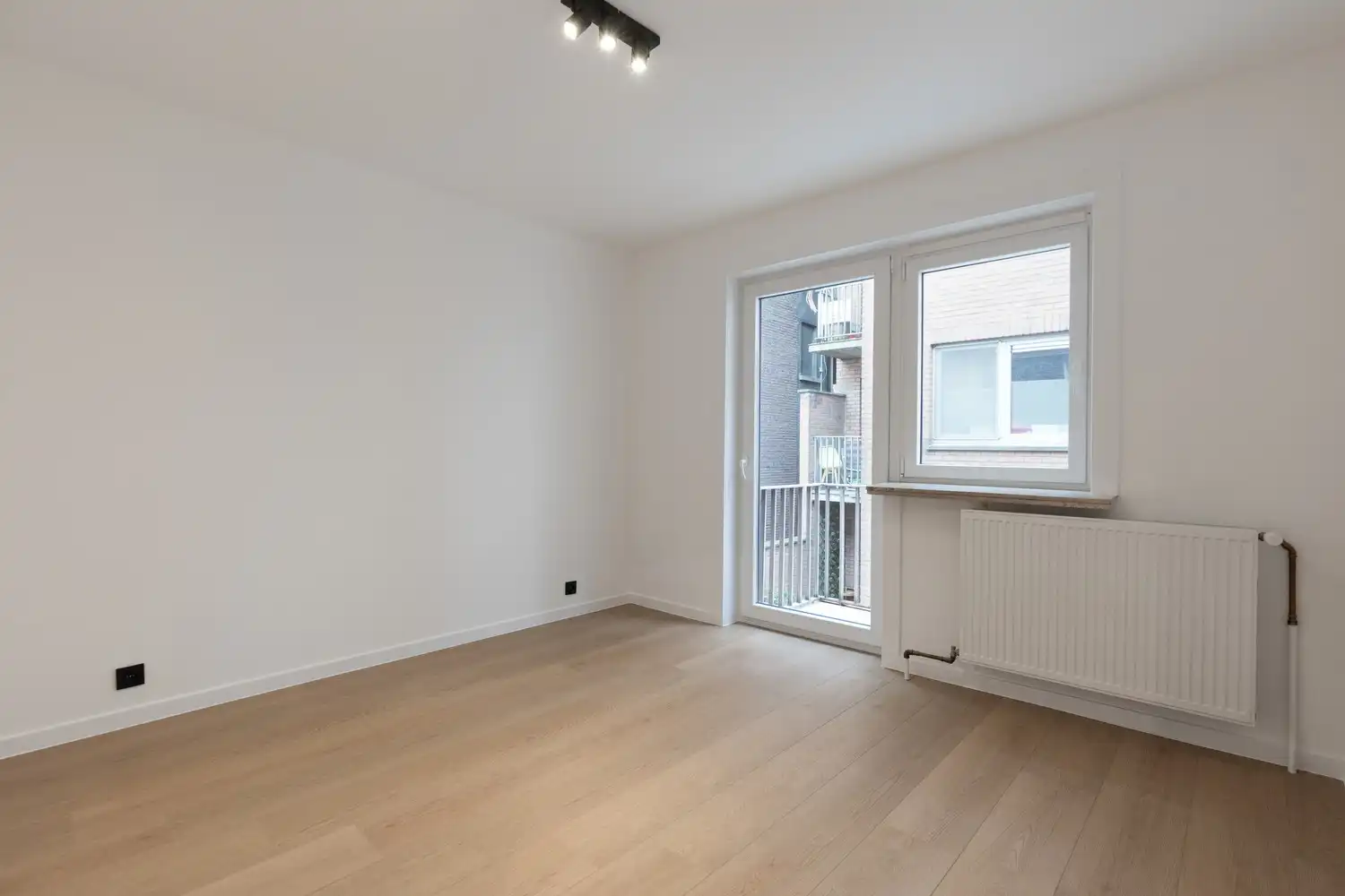 Instapklaar twee slaapkamer appartement met terras nabij het Zuidpark foto 7