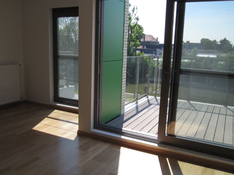 Zonnig, centraal gelegen appartement met 2 slaapkamers en ruim terras (12 vkm) met zicht op de Leie foto 7