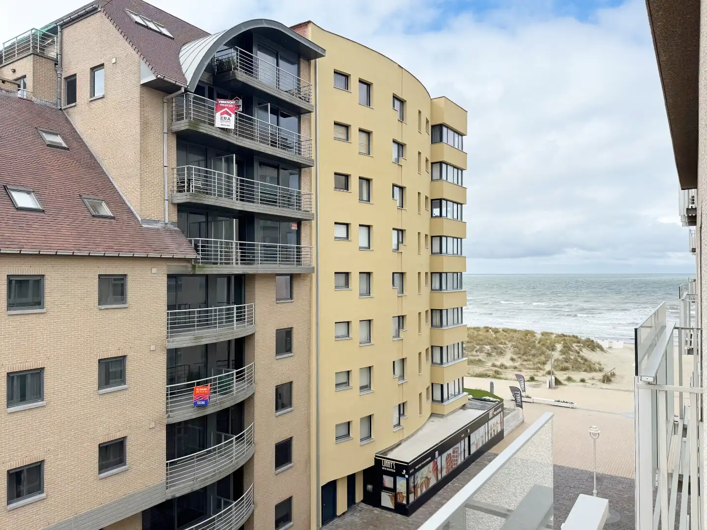 Appartement met zijdelings zeezicht te Nieuwpoort-Bad. foto {{pictureIndex}}