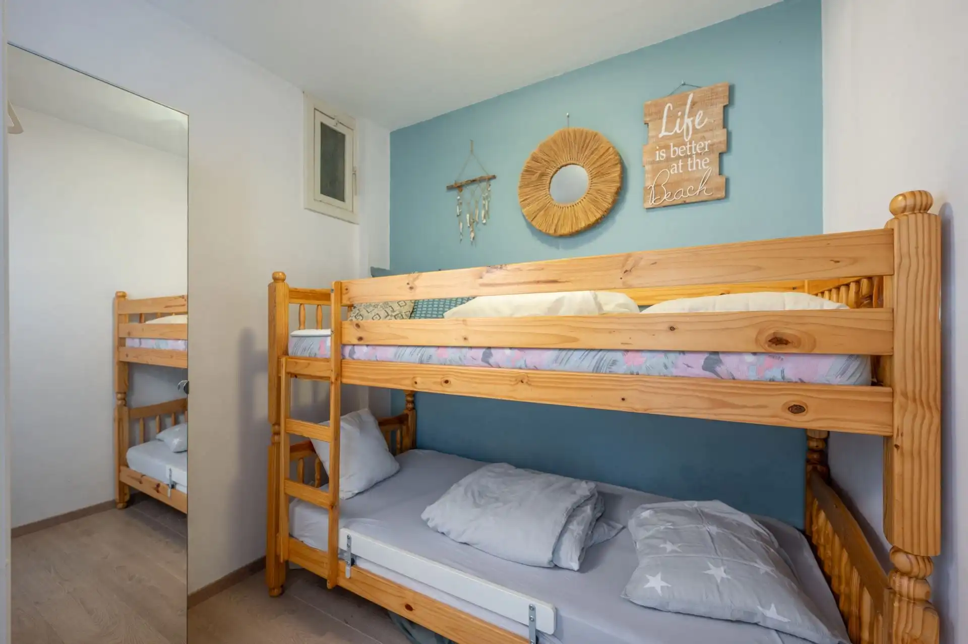 Instapklaar gemeubeld appartement op de Zeedijk van Blankenberge foto 10