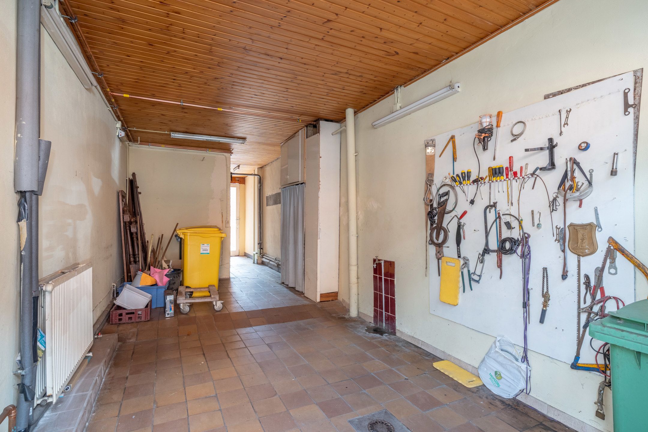 Te renoveren woning met toffe tuin en garage in het centrum foto 17