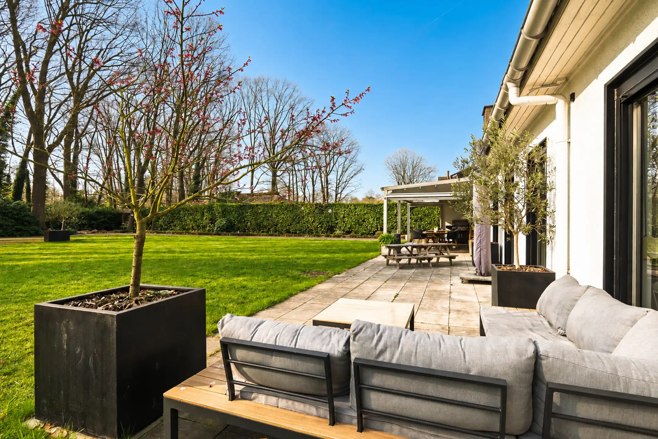 Instapklare gelijkvloerse villa op toplocatie (ca. 2.028 m²) foto 5