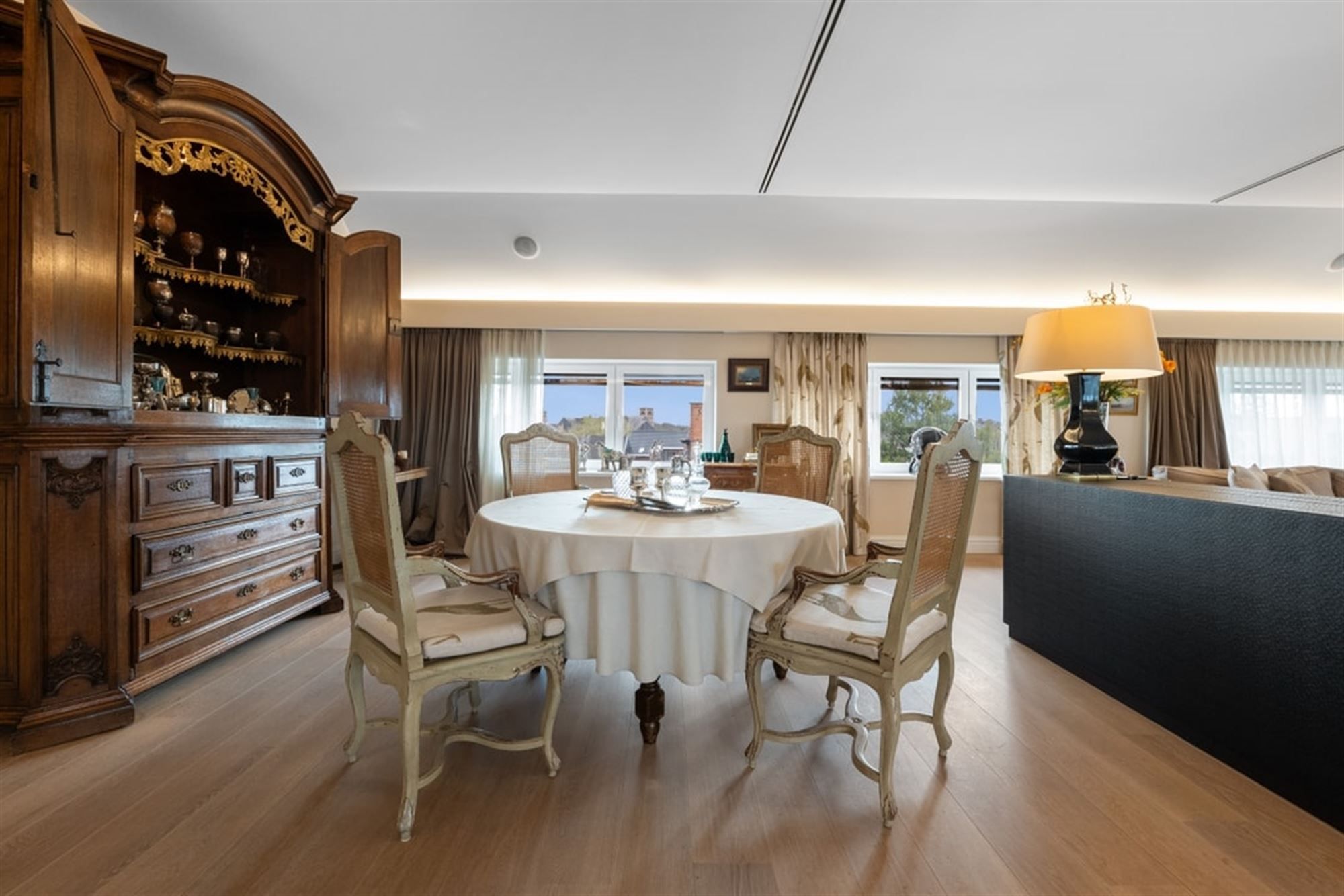 LUXUEUS APPARTEMENT VAN 365M² MET AFWERKING VAN HOOGSTE KWALITEIT IN TONGEREN foto 5