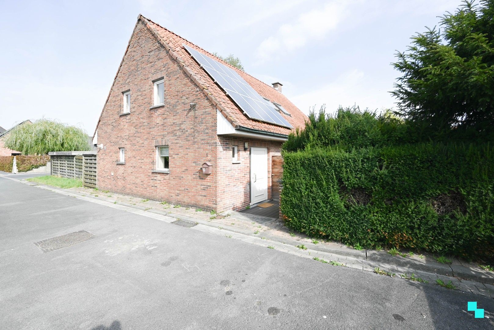 Alleenstaande, te renoveren villa in residentiële buurt foto 27