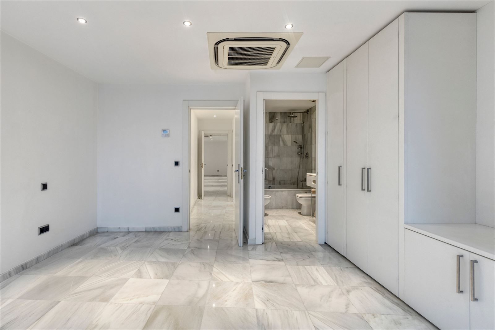 For the shop aholics between us: Meir shopping street foto 13