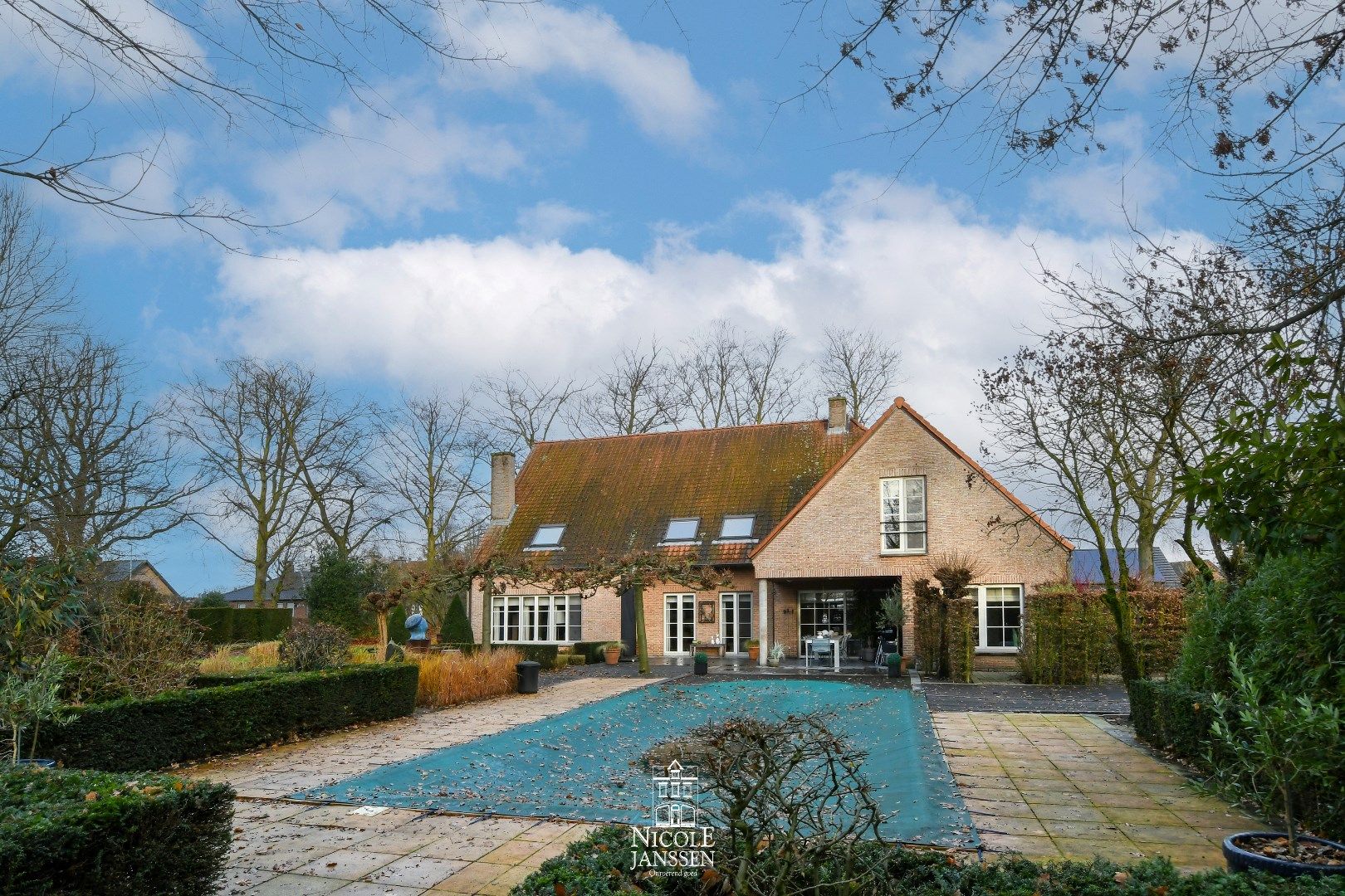 Ruime villa in landelijke stijl met zwembad foto 27