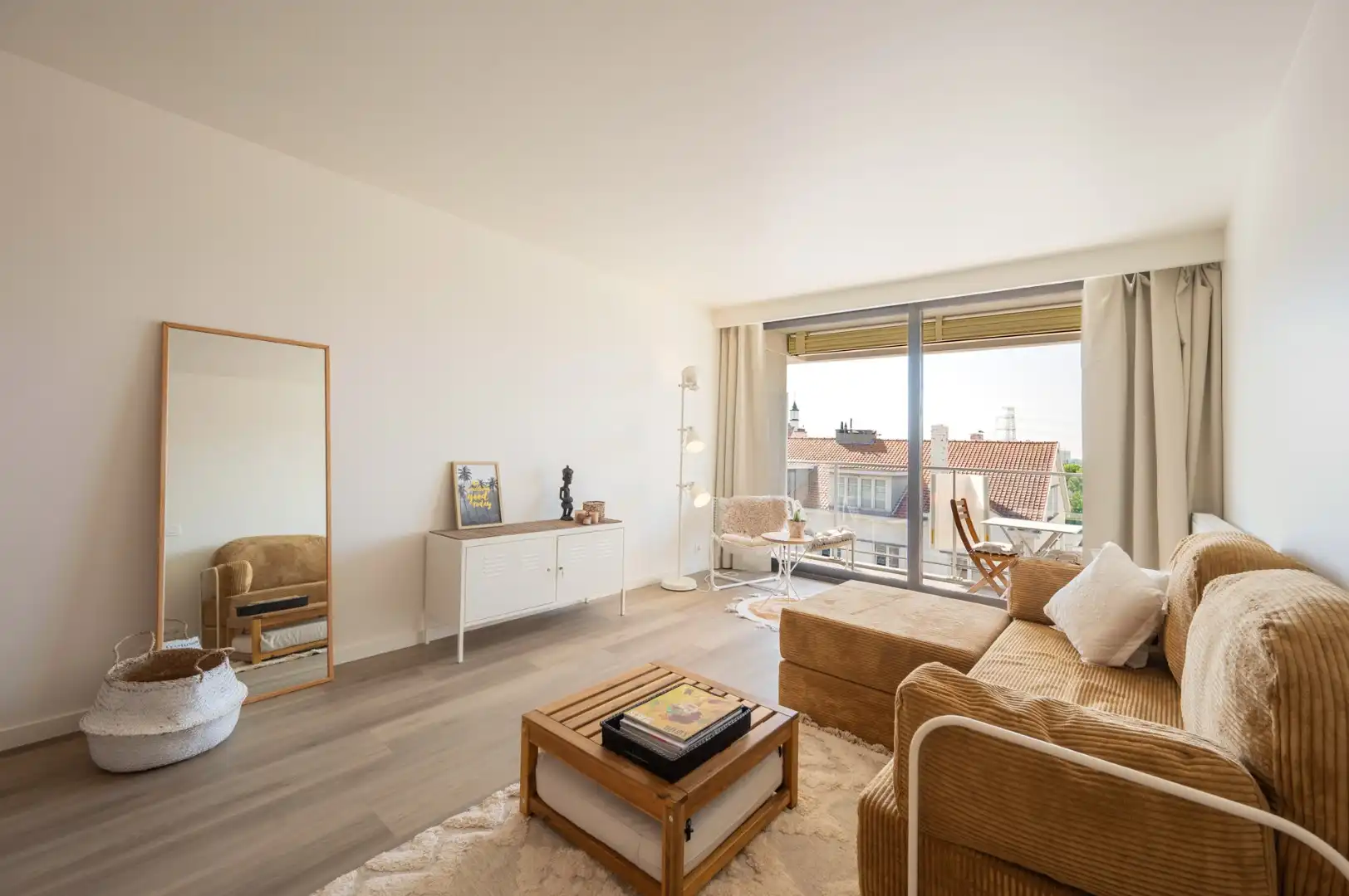 Zonnig, gerenoveerd appartement vlak bij zee met terras foto 3