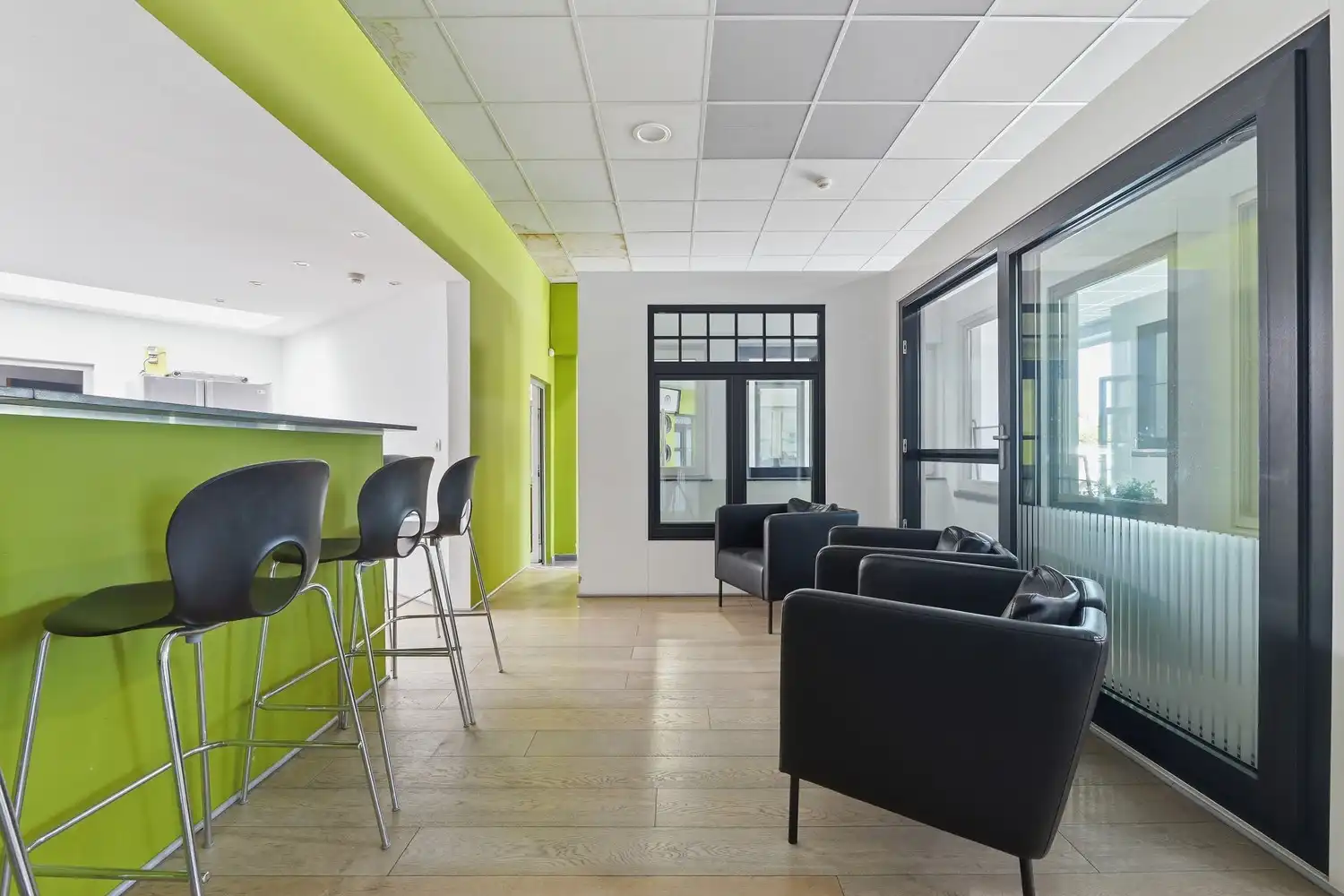 Multifunctioneel gebouw met woonst foto 15