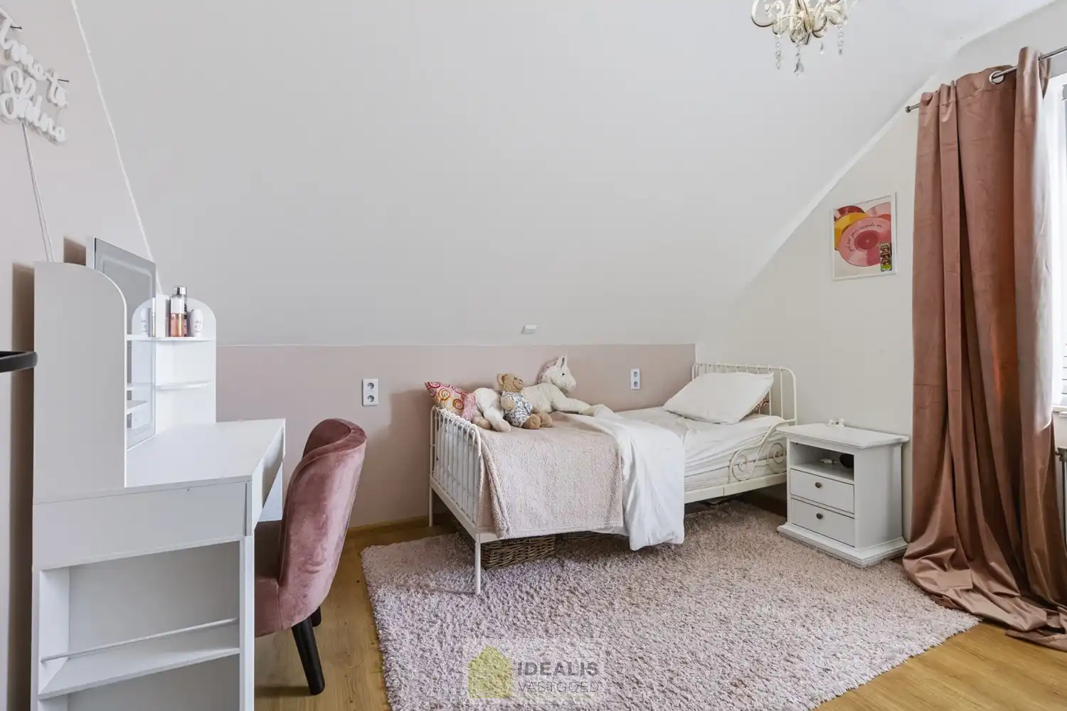 IDEALIS VASTGOED – EEN AANGENAME VRIJSTAANDE WONING MET EEN NIEUWE KEUKEN EN BADKAMER, EEN HEERLIJK RUIME WOONKAMER MET SPEKSTEENKACHEL, EEN EXTRA RUIME VERANDA (VOLLEDIG AF TE SLUITEN MET GLAZEN PUIEN), 3 SLAAPKAMERS, EEN EXTRA MULTIFUNCTIONELE RUIMTE (INGERICHT ALS KANTOOR MET APARTE INGANG) OP EEN RIANT PERCEEL VAN 14A 51CA, VOLLEDIG OMHEIND, VOORZIEN VAN VOLDOENDE PARKEERRUIMTE EN EEN PRACHTIGE CARPORT VOOR 2 WAGENS! foto 34