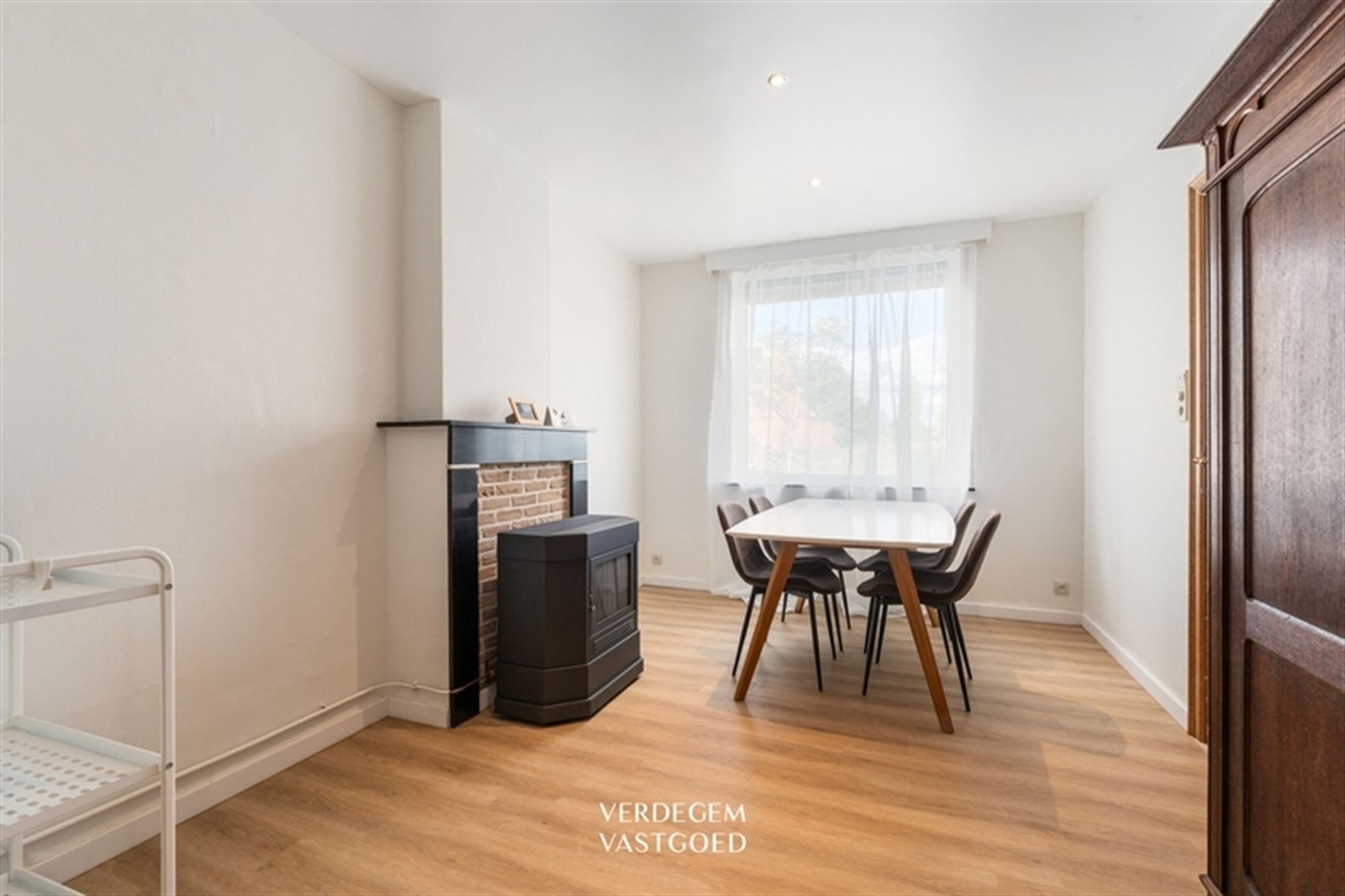 Woning met 2+1 slaapkamers, grote garage en tuin foto 3