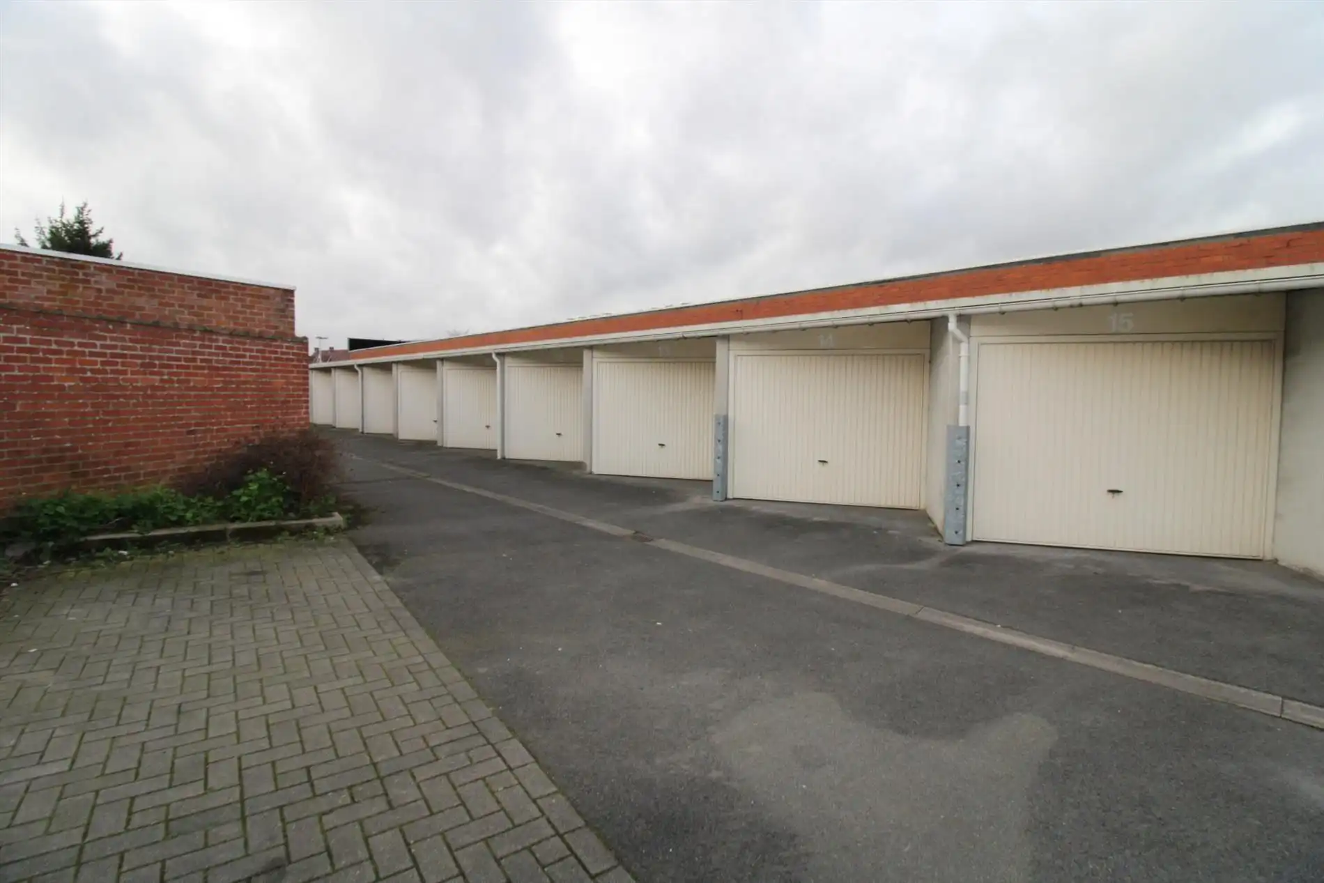 Afgesloten garagebox centrum Koekelare foto 3