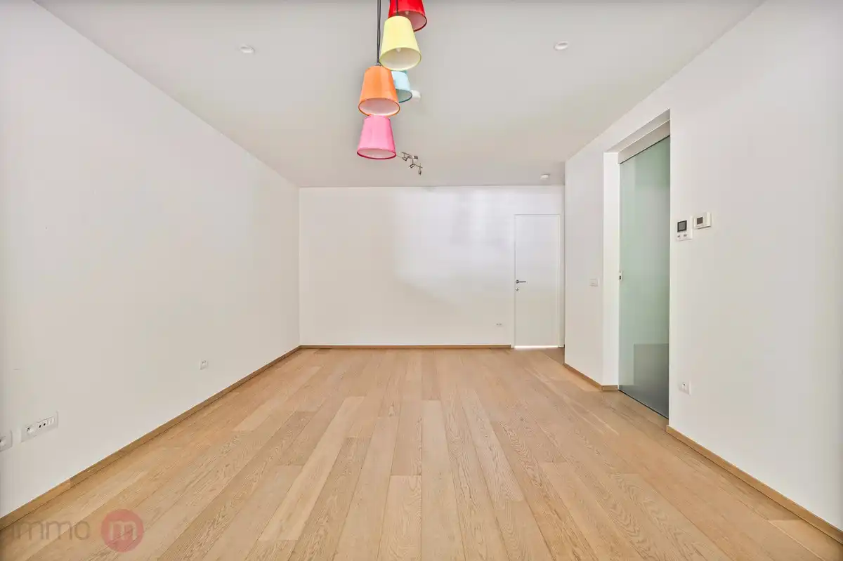 Recent gelijkvloers app. met 2 slaapkamers, tuin en 2 autostaanplaatsen. foto 5