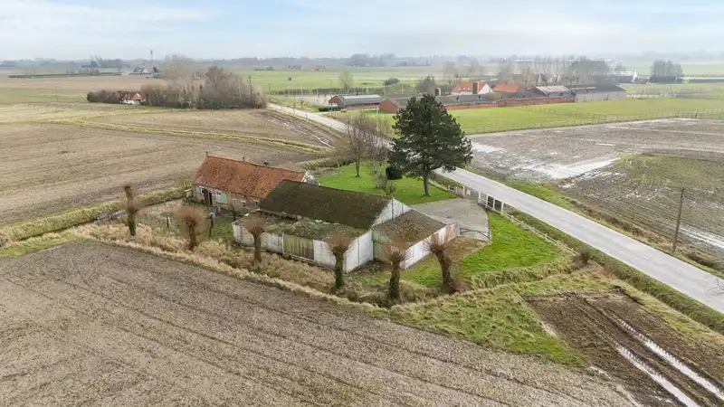 Hoeve met bijgebouwen foto 7