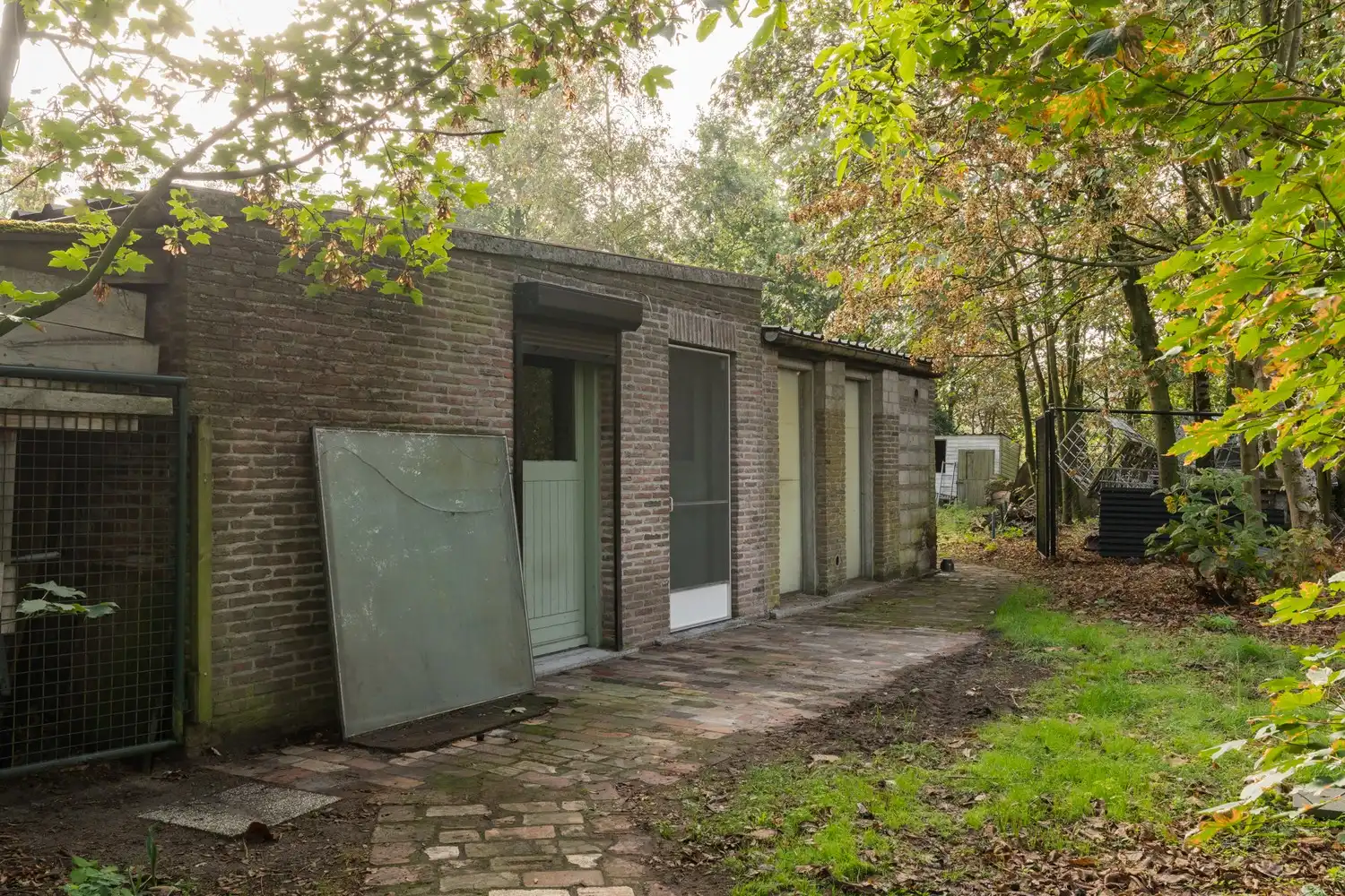 Veelzijdige woning met zorgmogelijkheden, werkruimte en tal van bijgebouwen foto 46