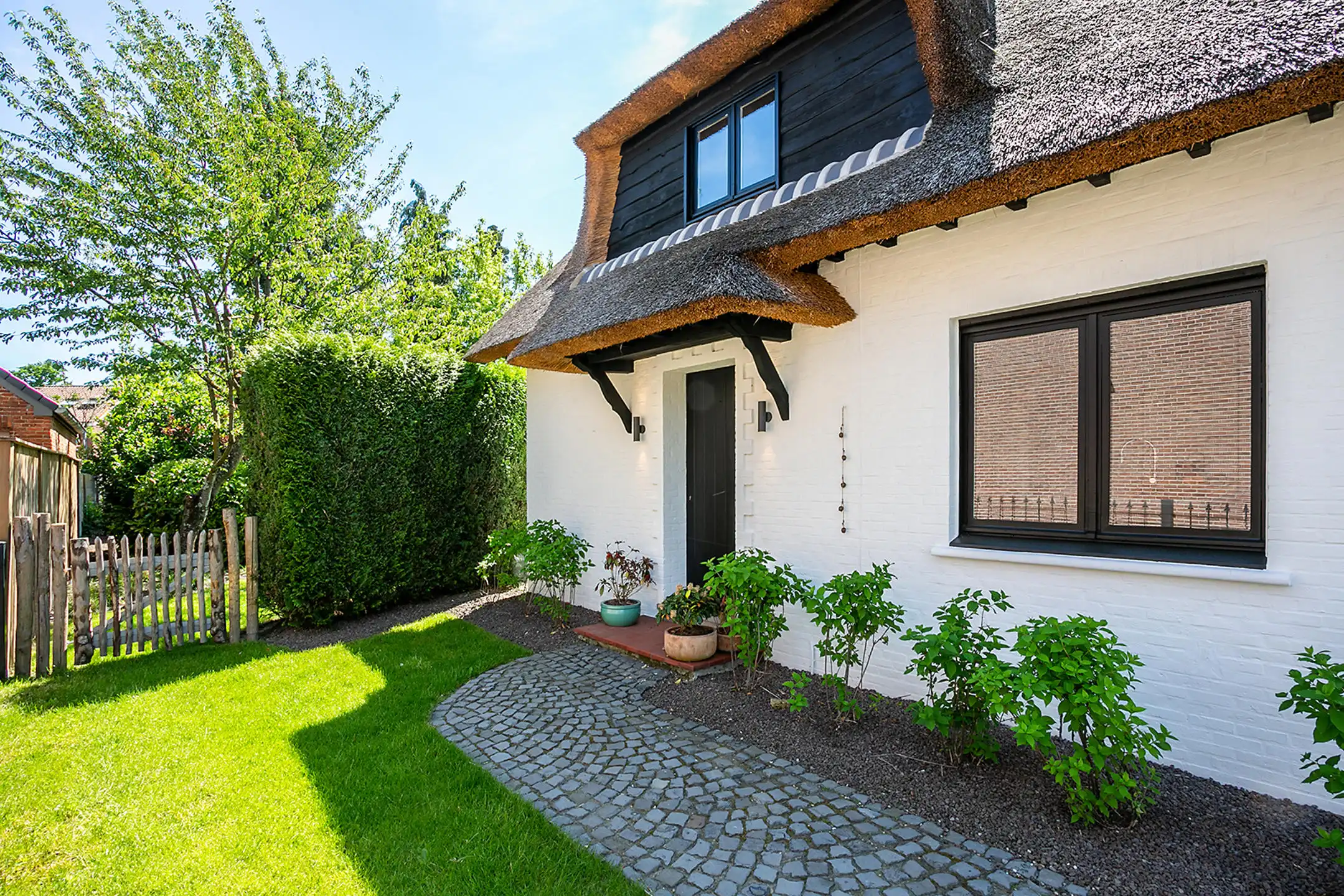 Prachtige rietgedekte villa te koop foto 2