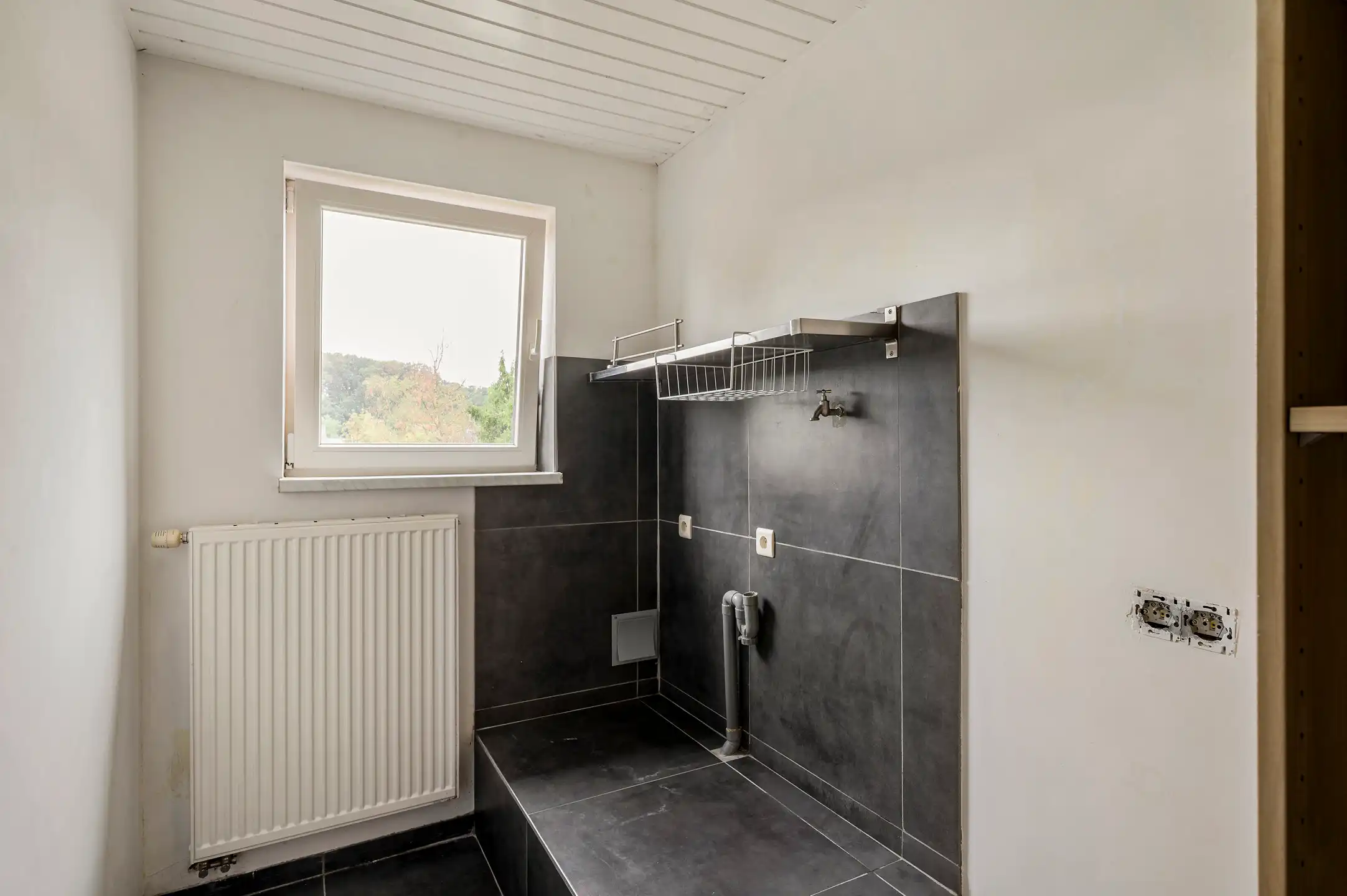 Ruime en lichtrijke gezinswoning met 3 slaapkamers, dressing bureau en aangename tuin foto 20