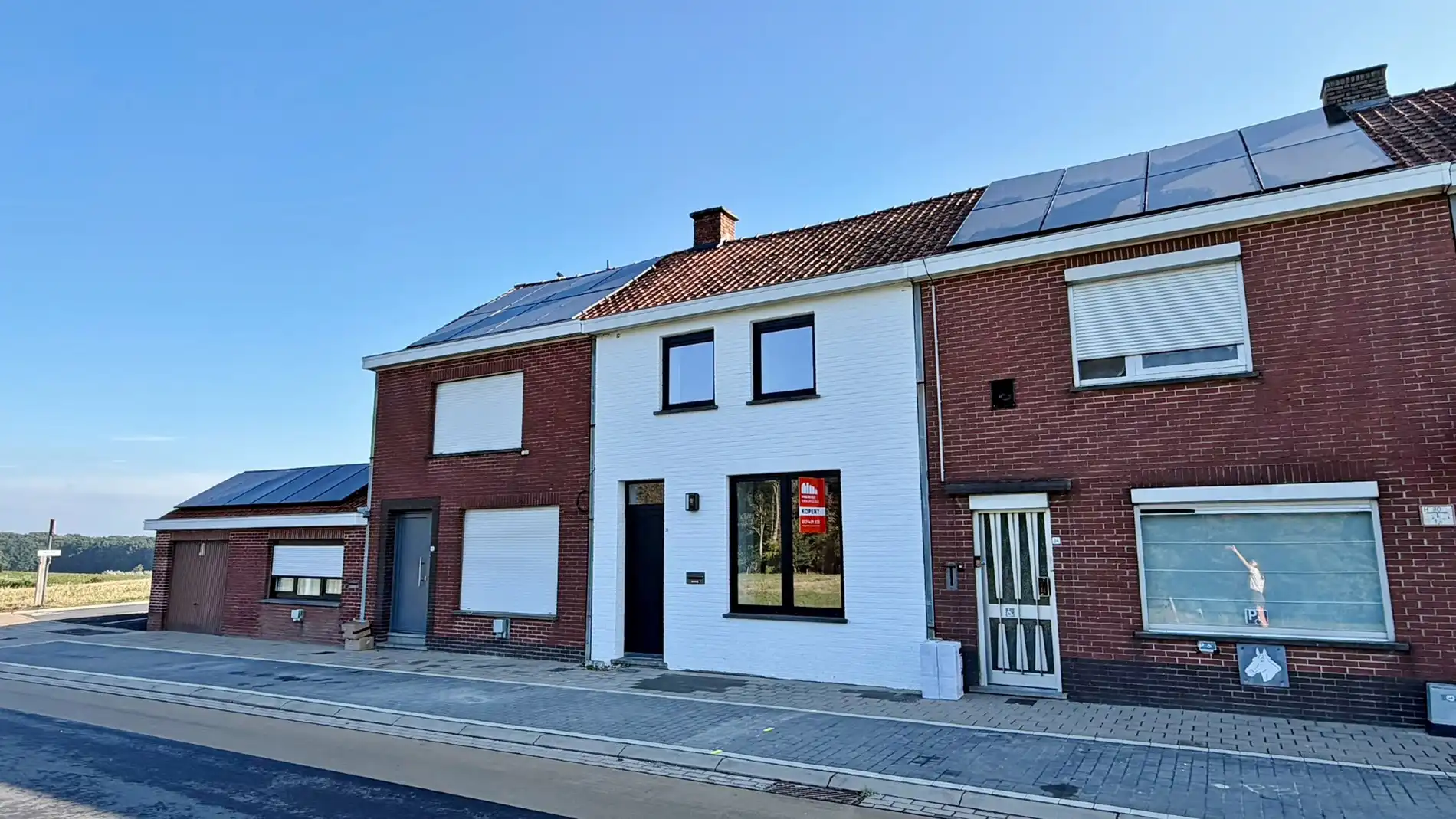 VOLLEDIG GERENOVEERDE, ENERGIEZUINIGE WONING MET ZONNIGE TUIN EN PRACHTIG OPEN ZICHT foto {{pictureIndex}}