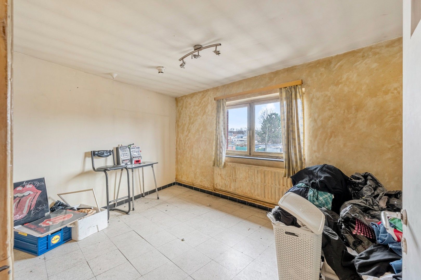 Woning met uitzonderlijk potentieel voor totale renovatie in Genk foto 8