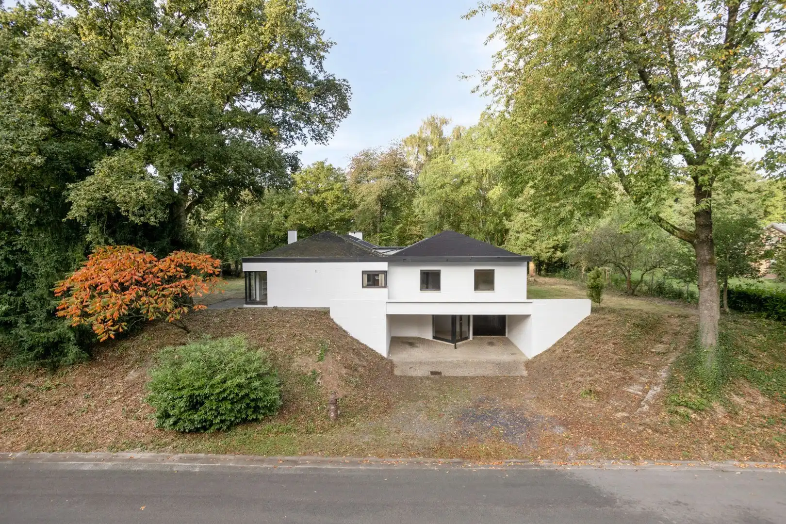 Hoofdfoto van de publicatie: Ruime woning in een doodlopende straat met 4 slaapkamers, 2 badkamers op een prachtig perceel vlak bij het Meerdaalwoud 