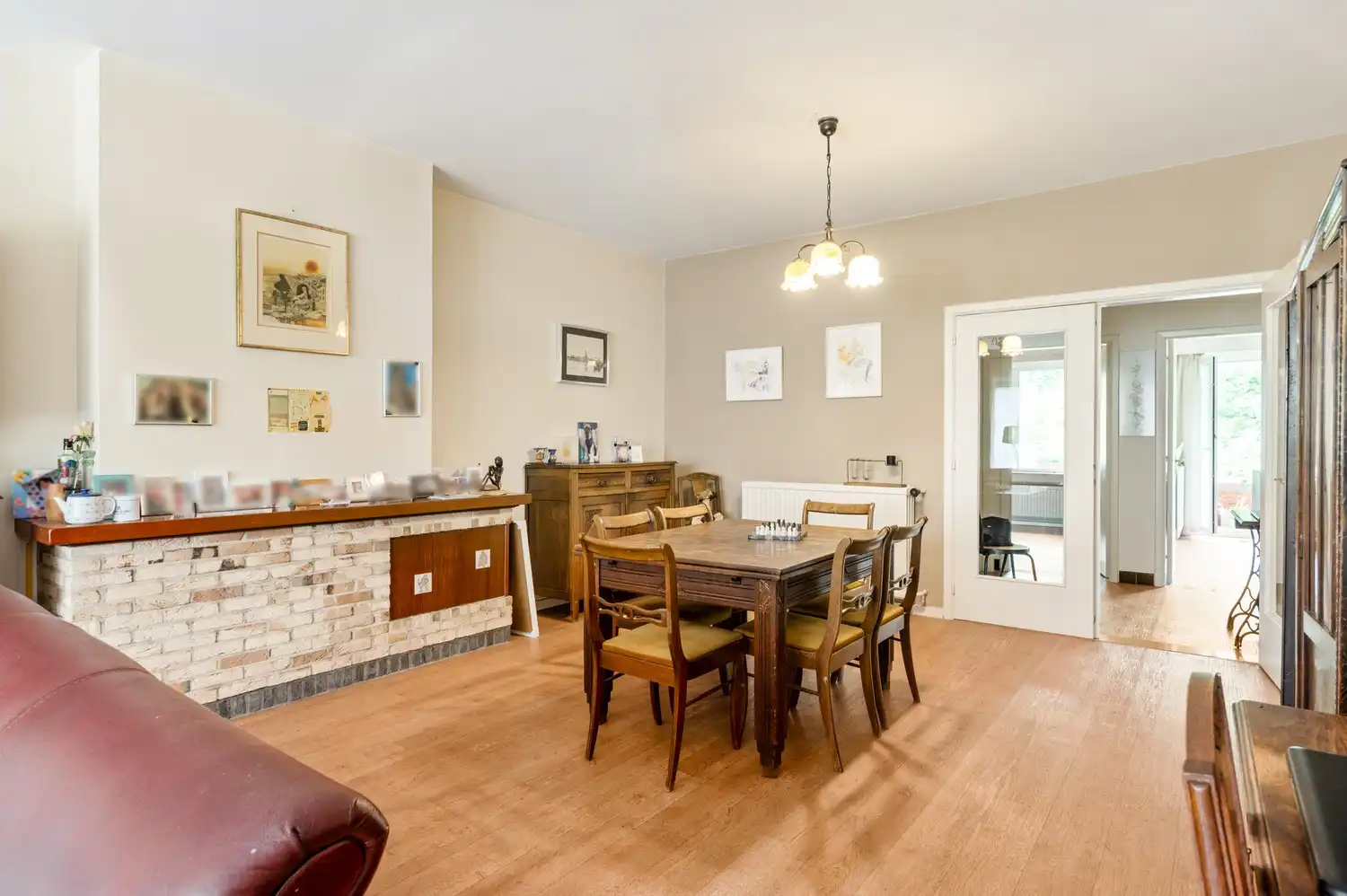 Groot 2 slaapkamer appartement met terras in een doodlopende straat in het centrum van Wijnegem! foto 3