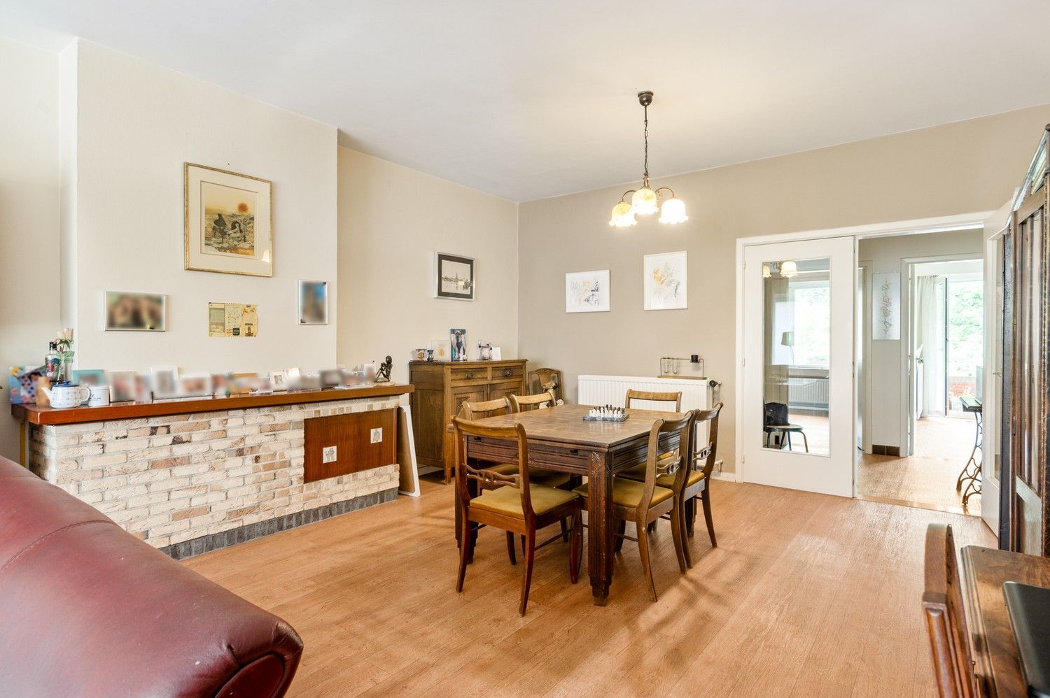 Groot 2 slaapkamer appartement met terras in een doodlopende straat in het centrum van Wijnegem! foto 3