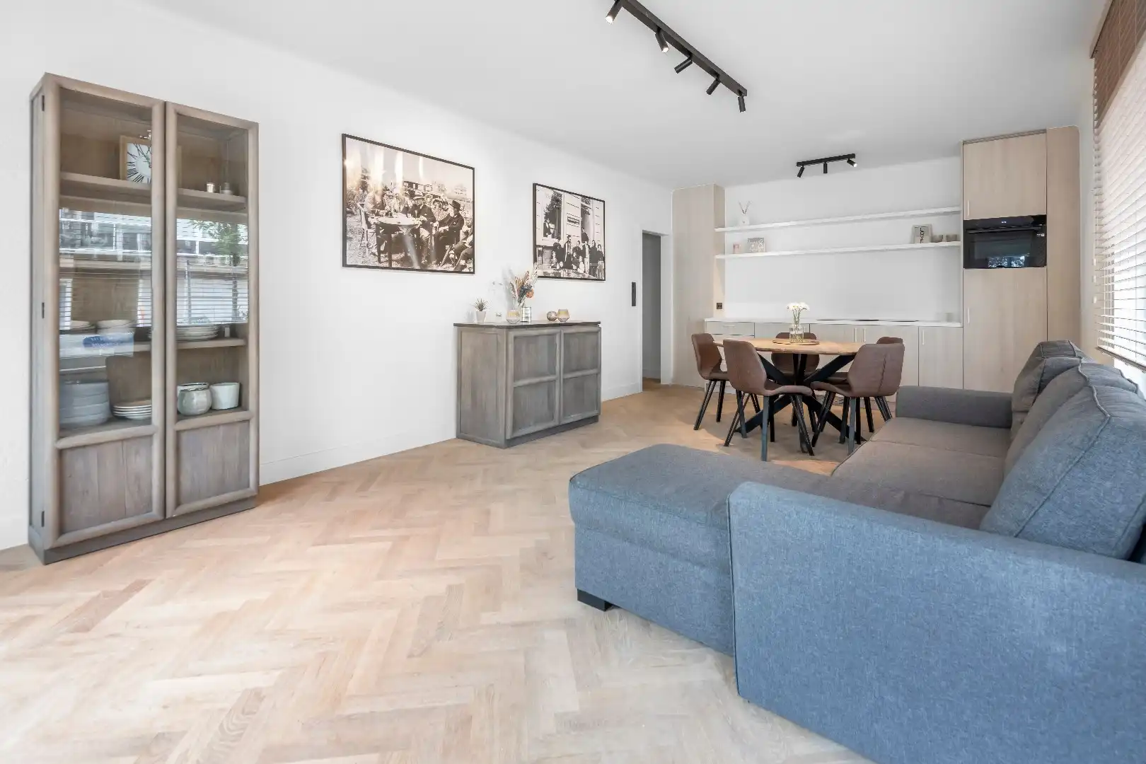 Hoek handelspand met grote zichtbaarheid, gelegen op de Zoutelaan vlakbij het commerciële centrum. foto 3