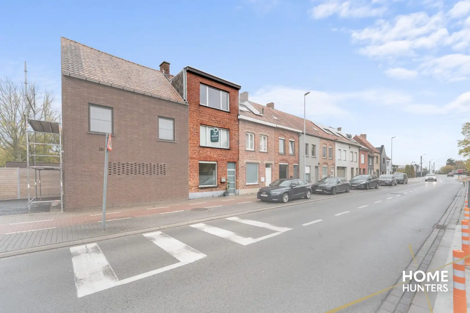 Charmante, op te frissen rijwoning met ruime tuin en 3 slaapkamers foto 2