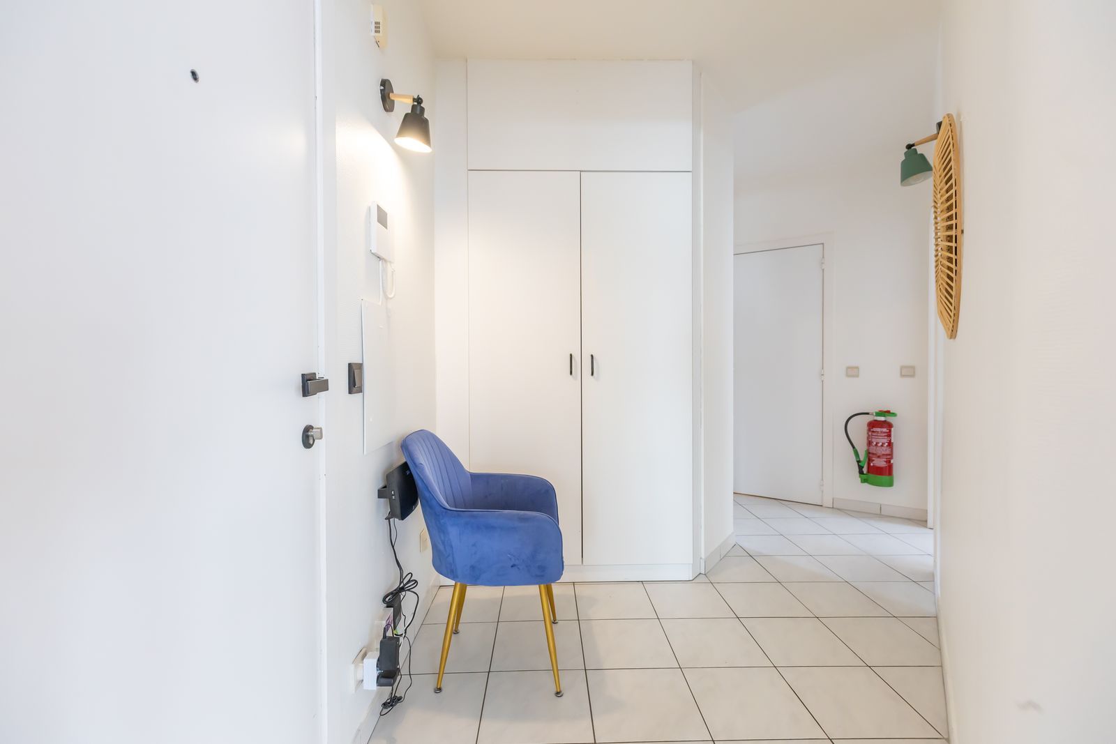 Ruim appartement met 3 slaapkamers en zonnig terras in hartje Oostende, pal aan het strand foto 9