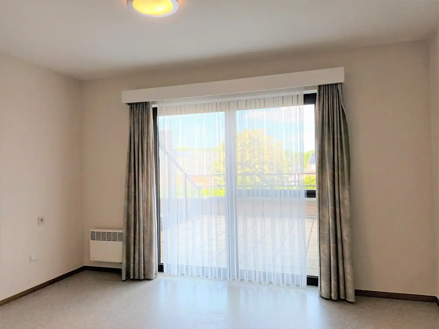MOOI, RUIM APPARTEMENT MET 2 SLAAPKAMERS GELEGEN IN HET HARTJE VAN KERMT foto 5