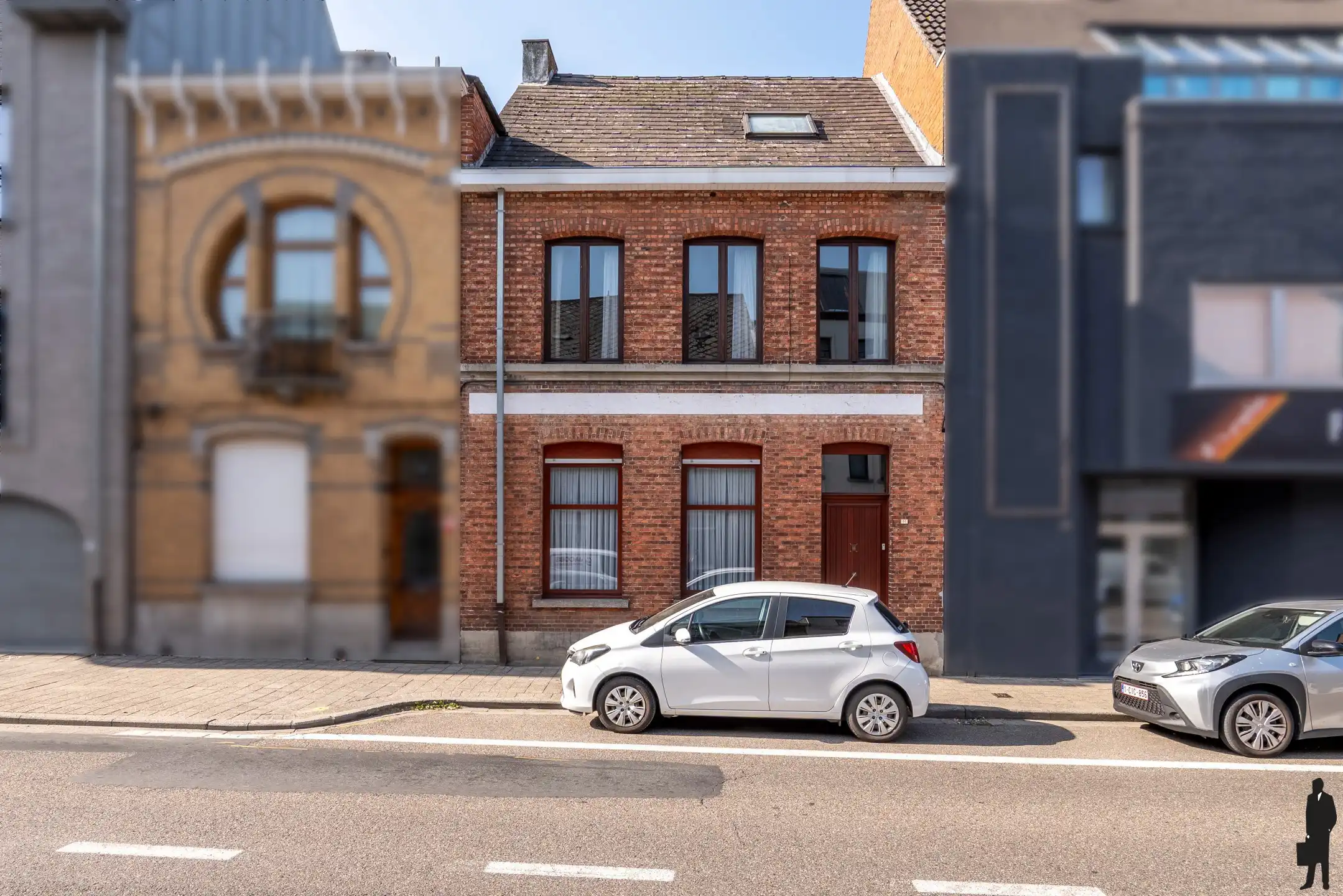 Hoofdfoto van de publicatie: Te renoveren stadswoning met achteringang voor de auto te centrum Hoogstraten