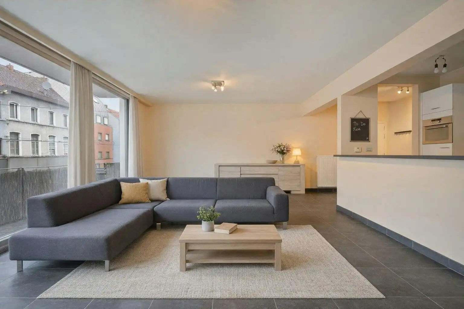 Ruim en lichtrijk appartement nabij Oude Dokken te Gent foto {{pictureIndex}}