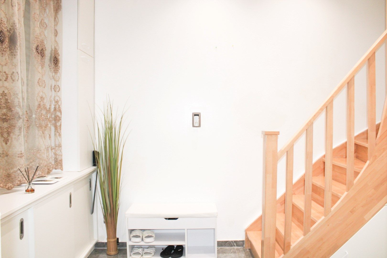 Instapklare woning in het hart van Sint-Niklaas met 5 slaapkamers en inpandige garage foto 2