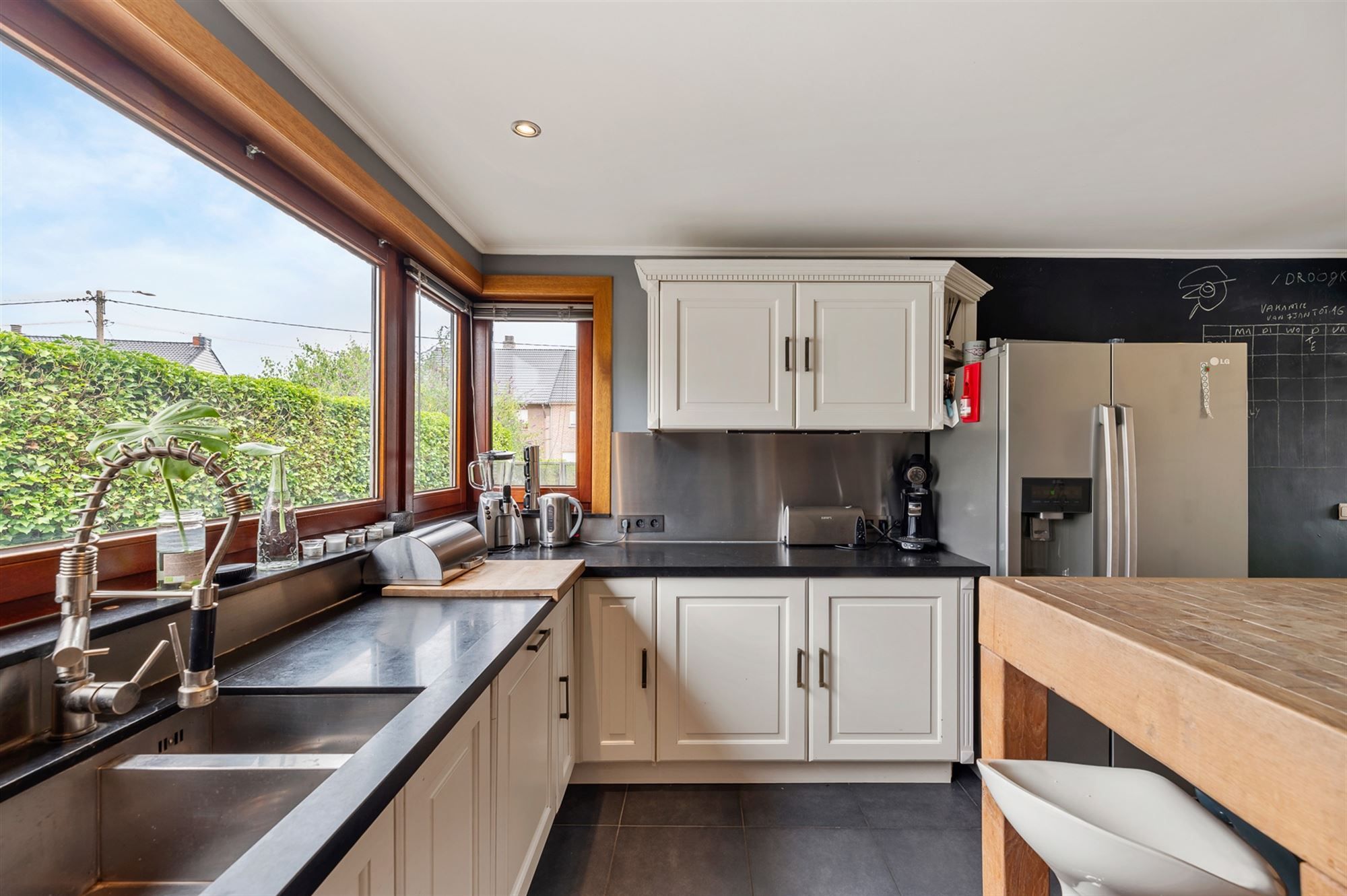 RUIME WONING (213M2) MET 5 SLAAPKAMERS + POLYVALENTE RUIMTE VAN 240M2 OP EEN PERCEEL VAN 18A91 foto 9