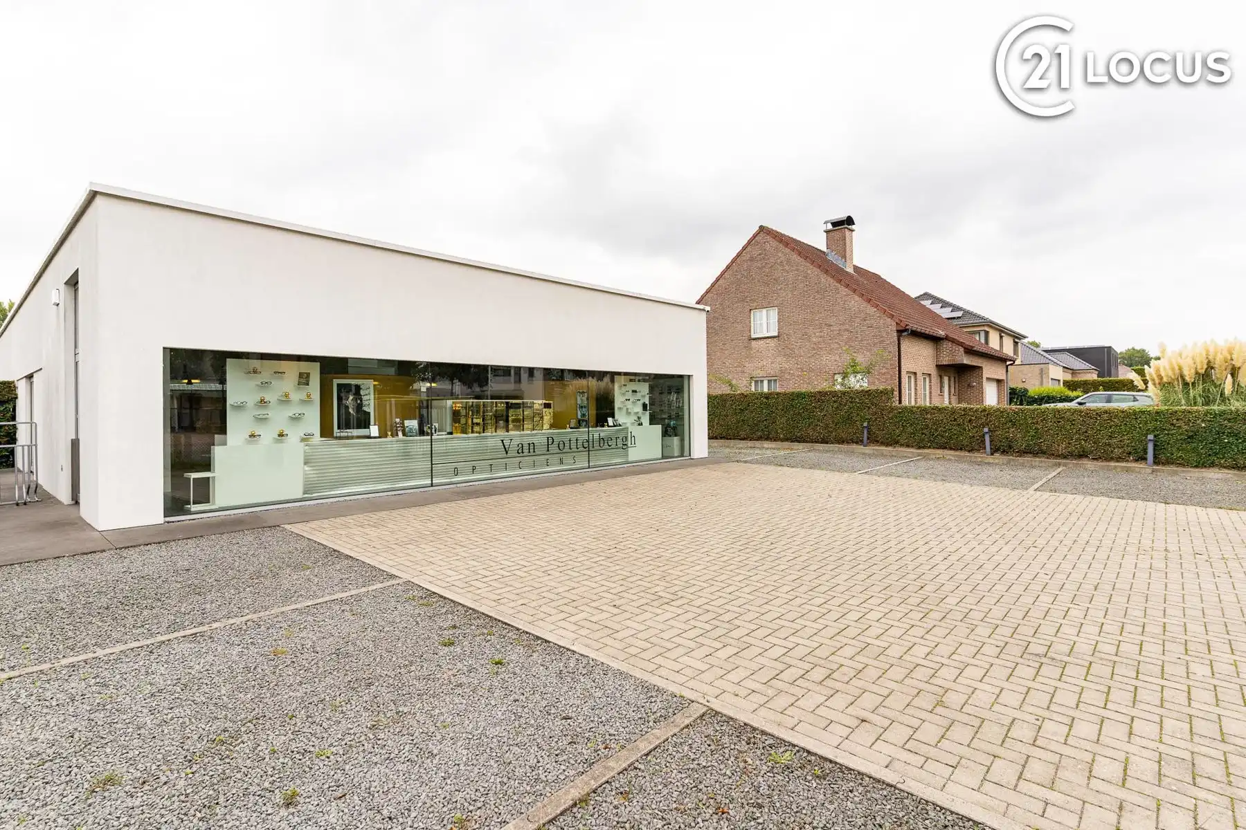 Handelsruimte met woonst & 6 parkings te koop in Kruibeke foto 3