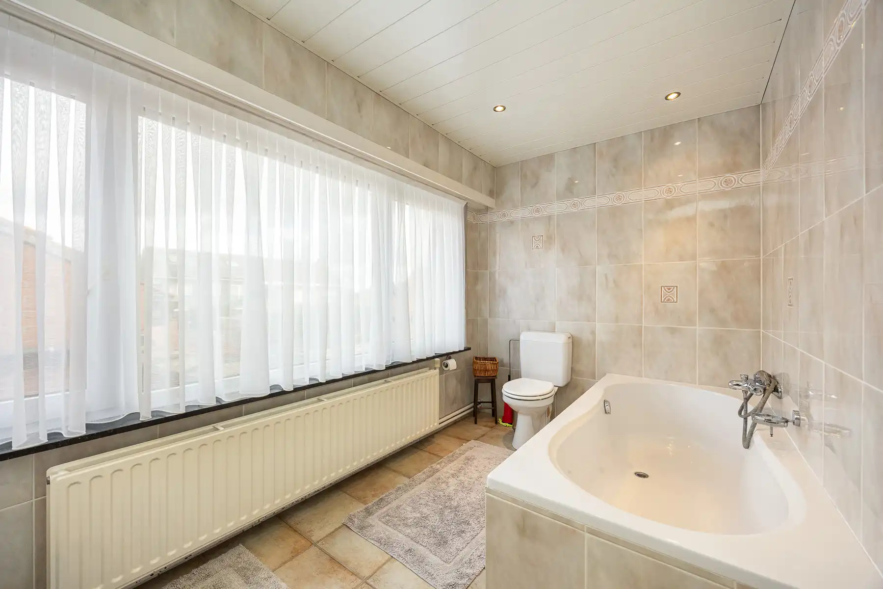 Ruime gezinswoning met 5 slaapkamers op een perceel van 638m². foto 20