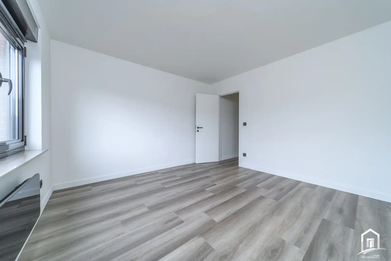 Totaal gerenoveerd gelijkvloers-appartement met tuintje foto 20