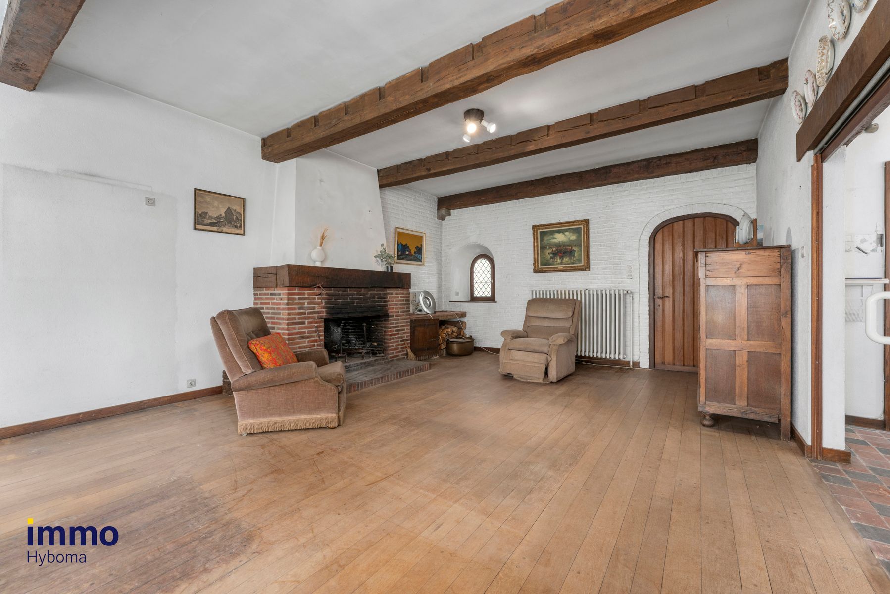 Karaktervolle woning met praktijkgedeelte in hartje Eeklo foto 4