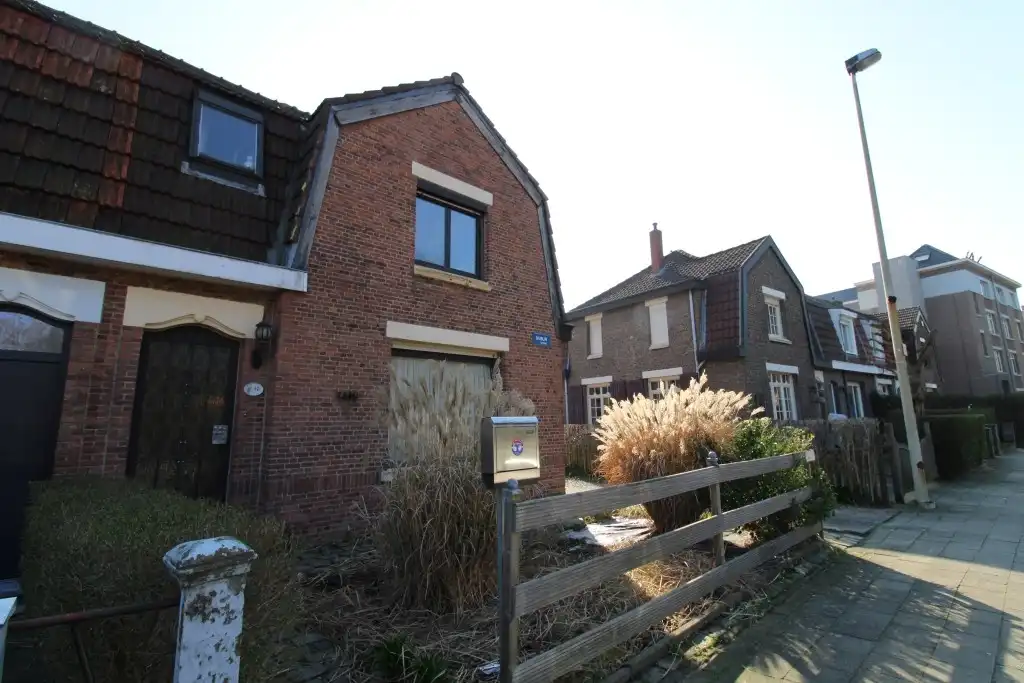 Zeer mooie halfopen woning met garage op gunstige ligging foto 23