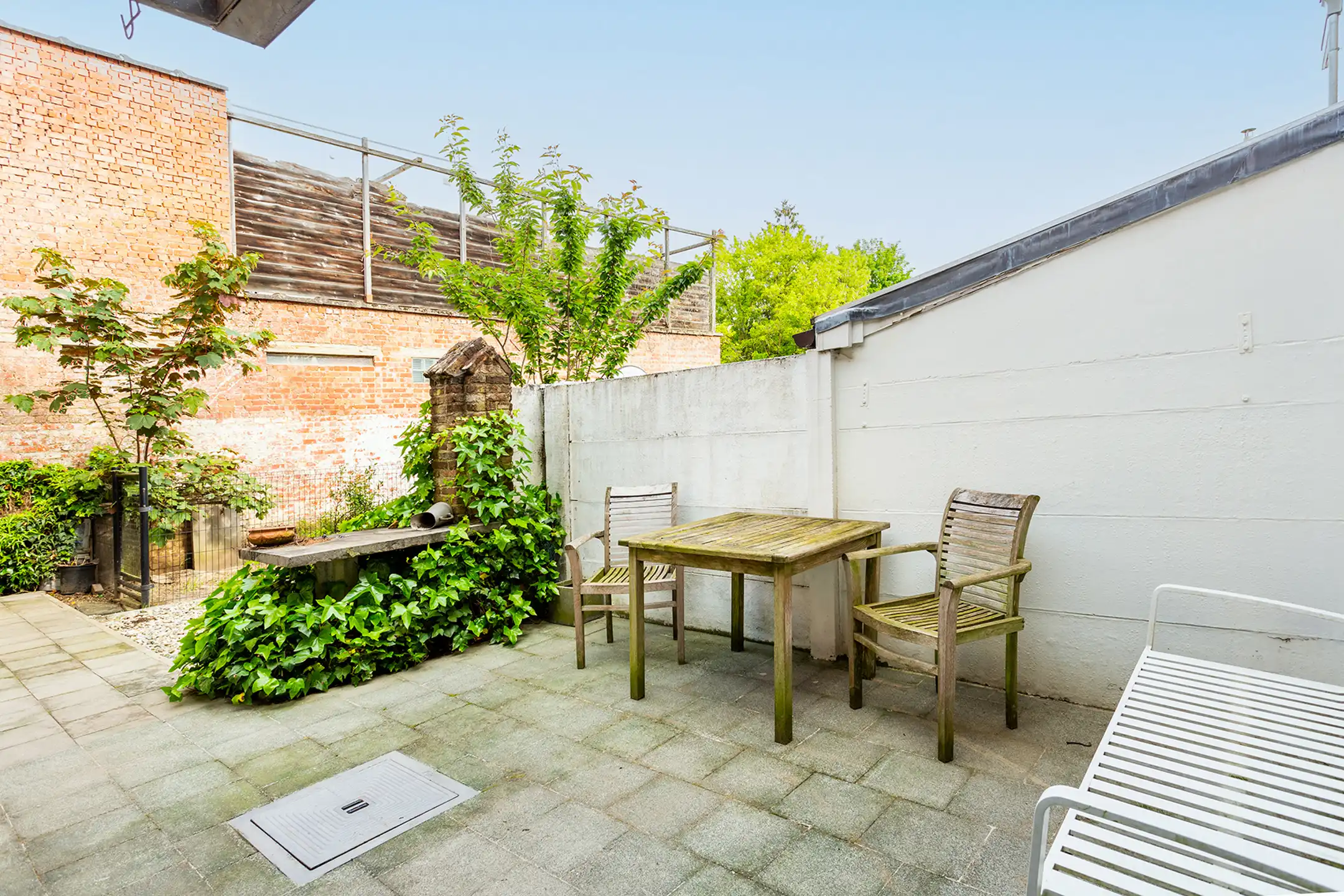 Ruim handelsgelijkvloers op toplocatie te Hove centrum foto 3