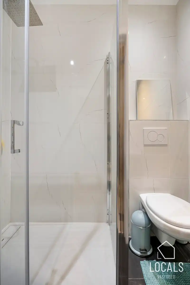 Instapklare woning met 5 slaapk., 3 badkamers en tuin foto 11