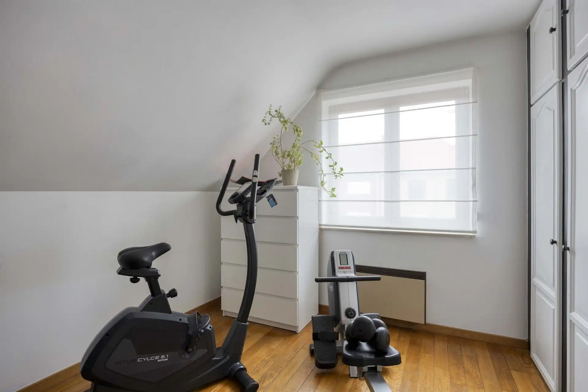 Open bebouwing met 4 slaapkamers, garage en tuin.  foto 14