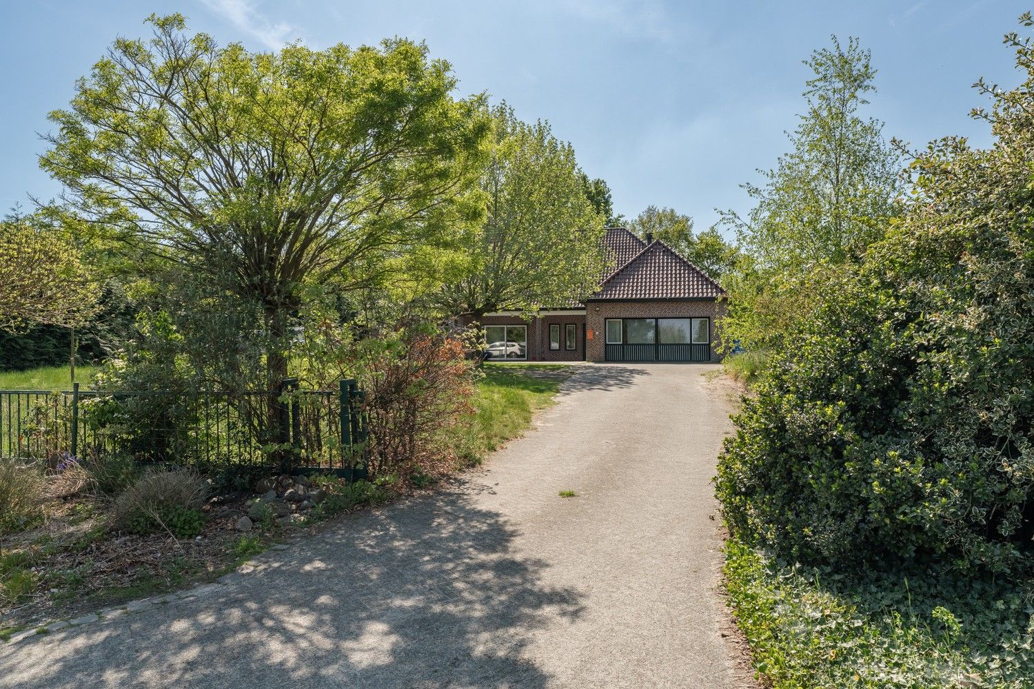 Uitgebreid Tuindersbedrijf met Woonhuis, Serres, Schermhallen en grote Bedrijfsloods op 2ha56a77! foto 2