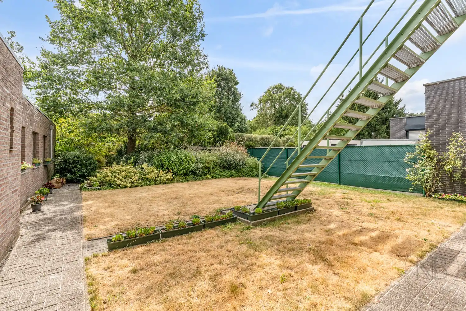 Een uitzonderlijke eigendom voor ondernemers en zelfstandigen die wonen en werken op één locatie willen combineren. foto 32