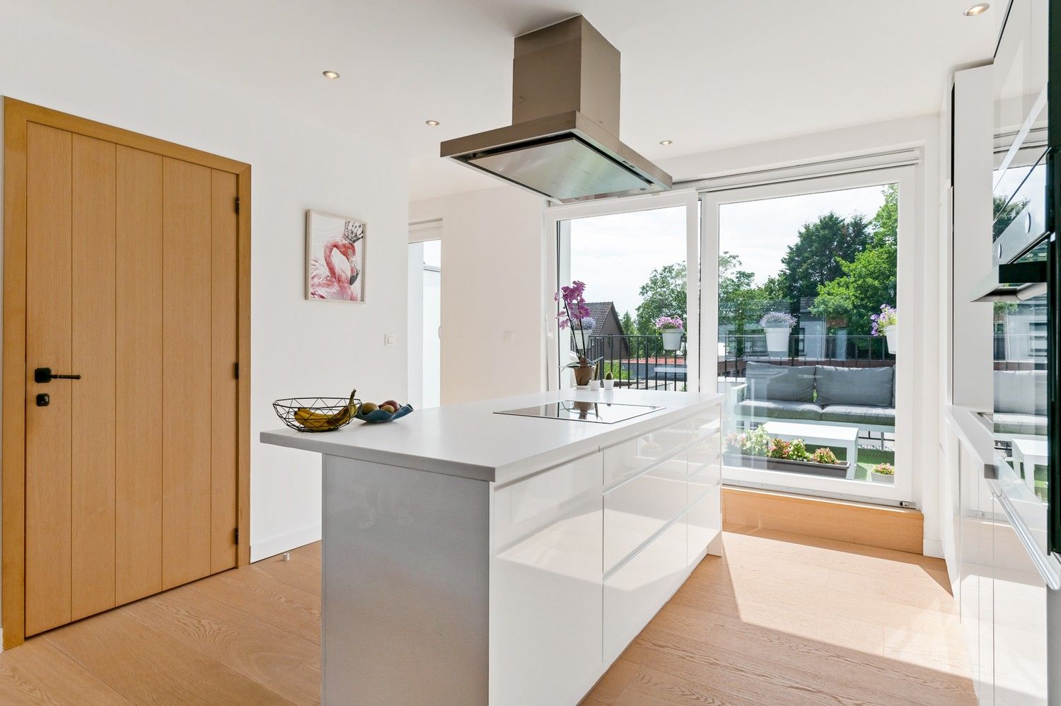 Prachtig instapklare duplex appartement met 2 slaapkamers, een garagebox en terras in Schoten! foto 8