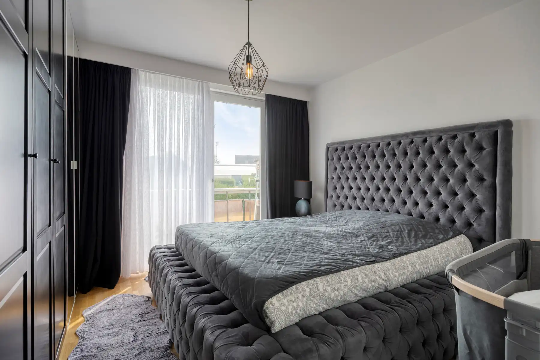 Gerenoveerd 3-slaapkamer appartement foto 10