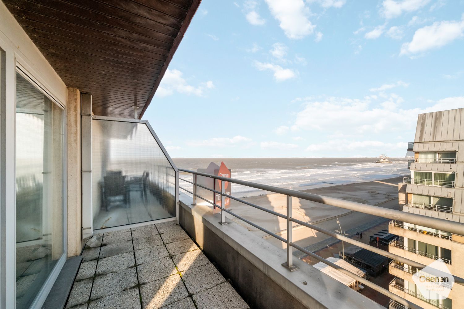 Lichtrijke studio met een prachtig uitzicht op zowel de zee als het hinterland foto {{pictureIndex}}