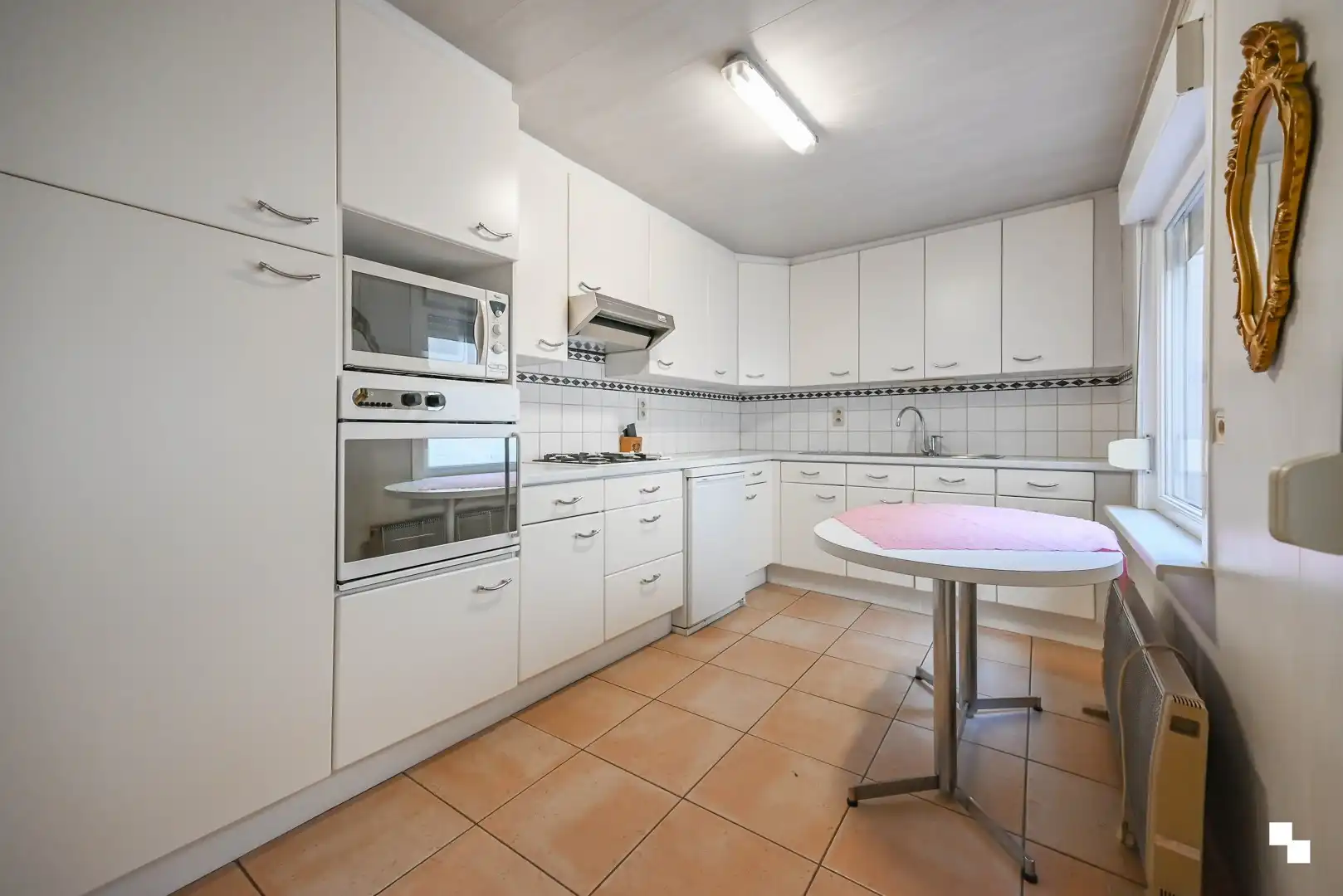Centraal gelegen ééngezinswoning met vier slaapkamers te Izegem foto 7