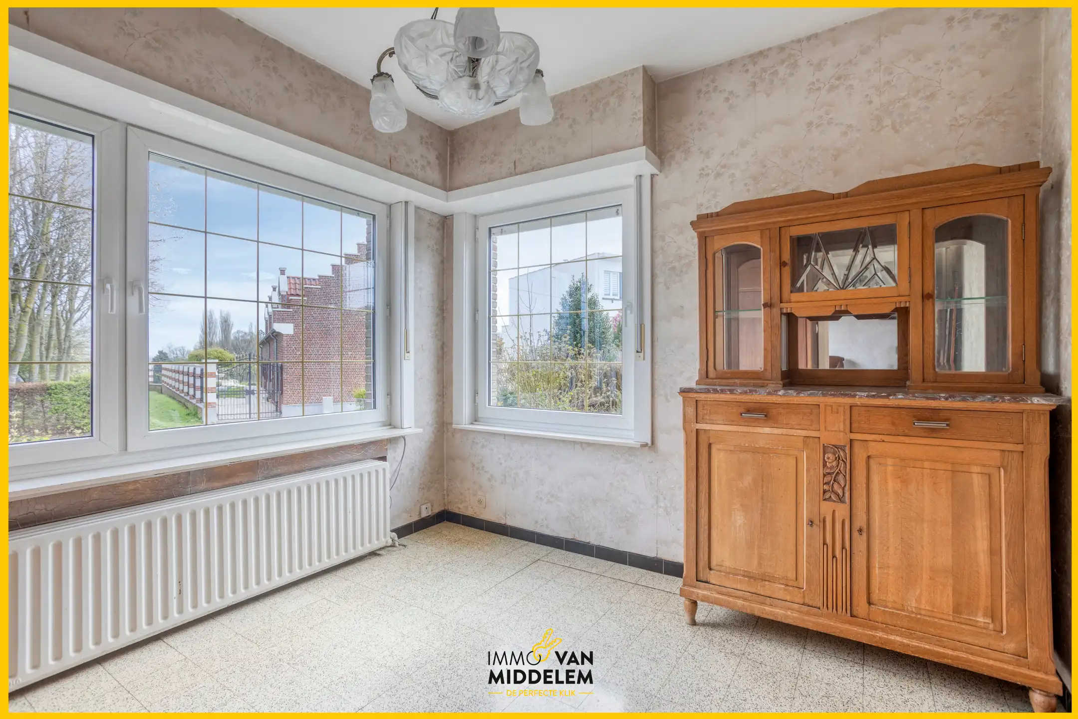 DEELS TE RENOVEREN WONING MET 4 SLPK, TERRAS, TUIN EN GARAGE foto 4